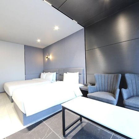 City Hotel The Busan Metro Bagian luar foto