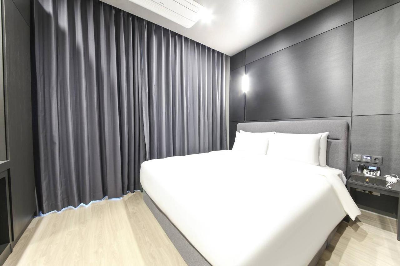 City Hotel The Busan Metro Bagian luar foto