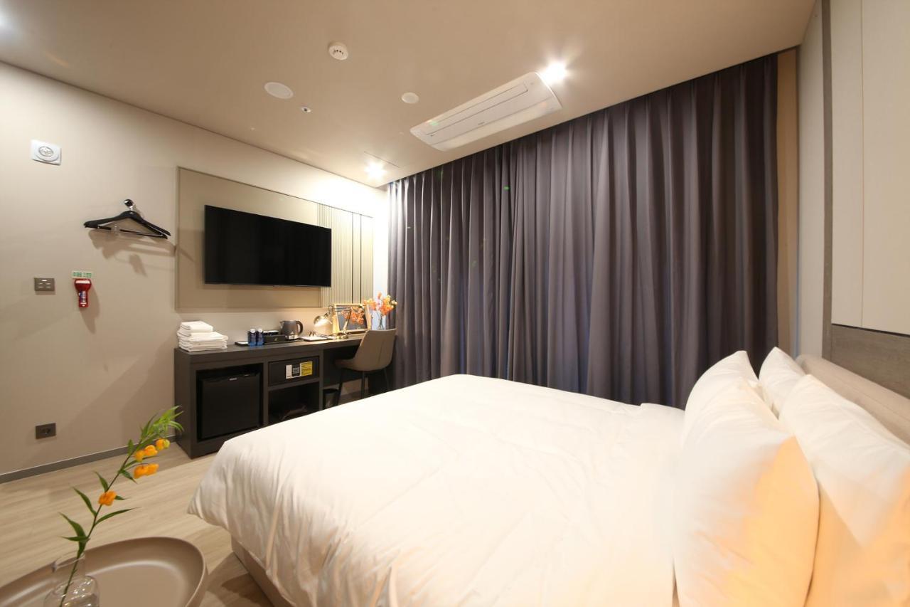 City Hotel The Busan Metro Bagian luar foto