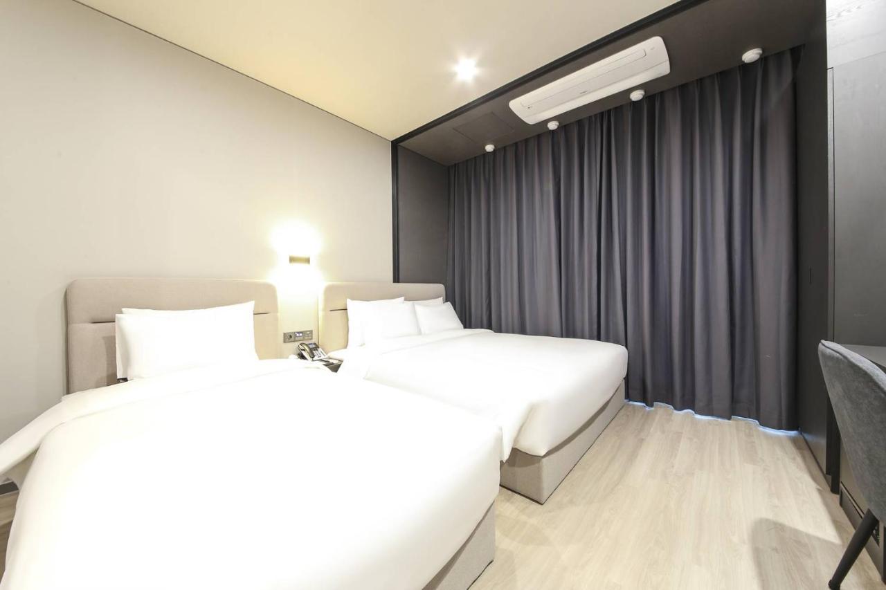 City Hotel The Busan Metro Bagian luar foto