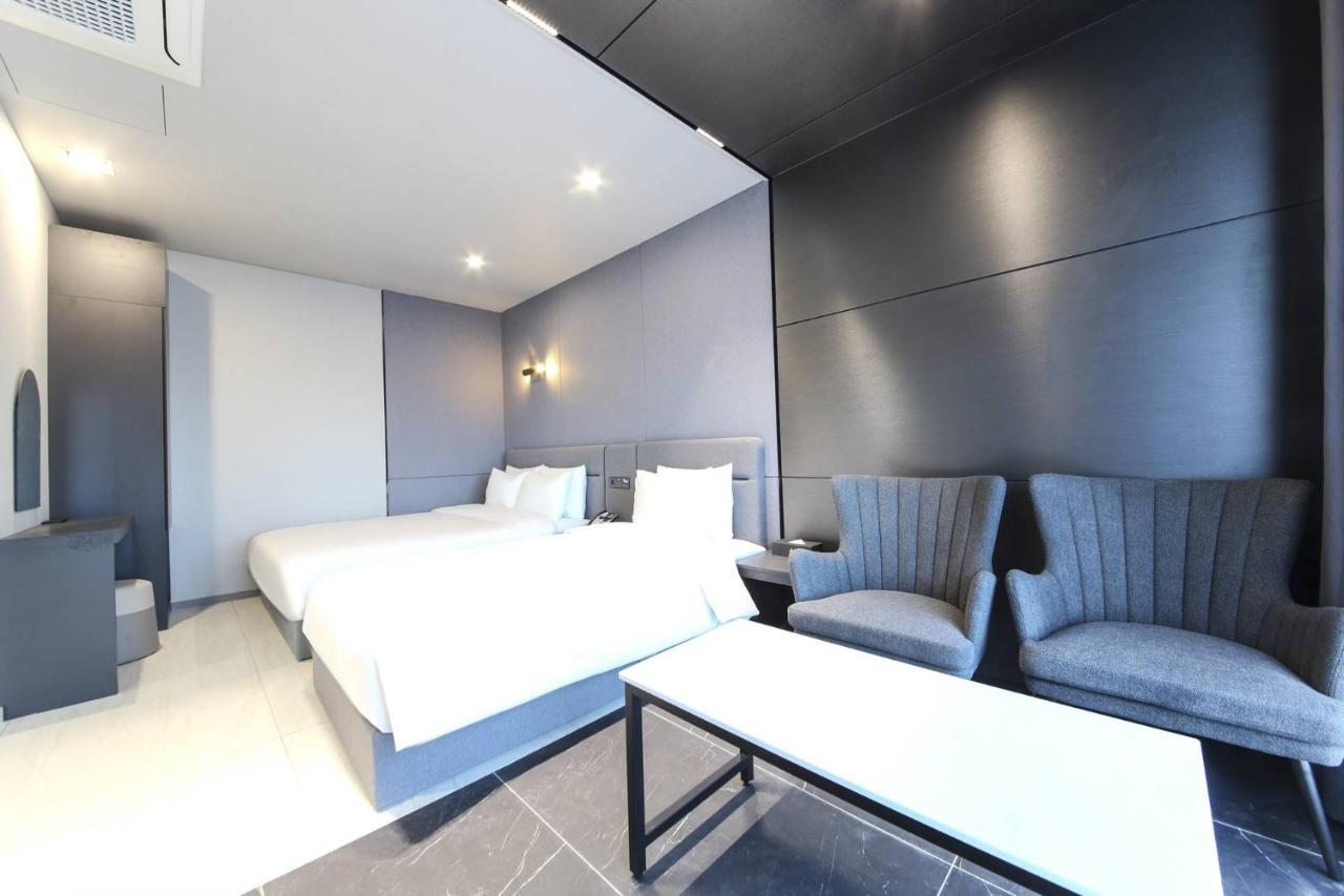 City Hotel The Busan Metro Bagian luar foto