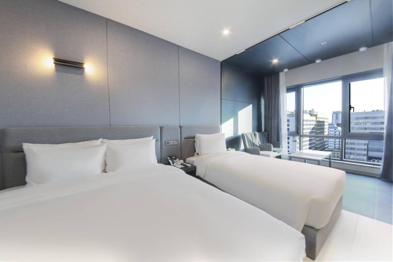 City Hotel The Busan Metro Bagian luar foto