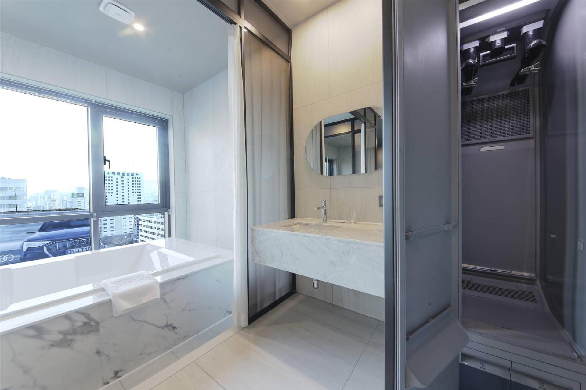 City Hotel The Busan Metro Bagian luar foto