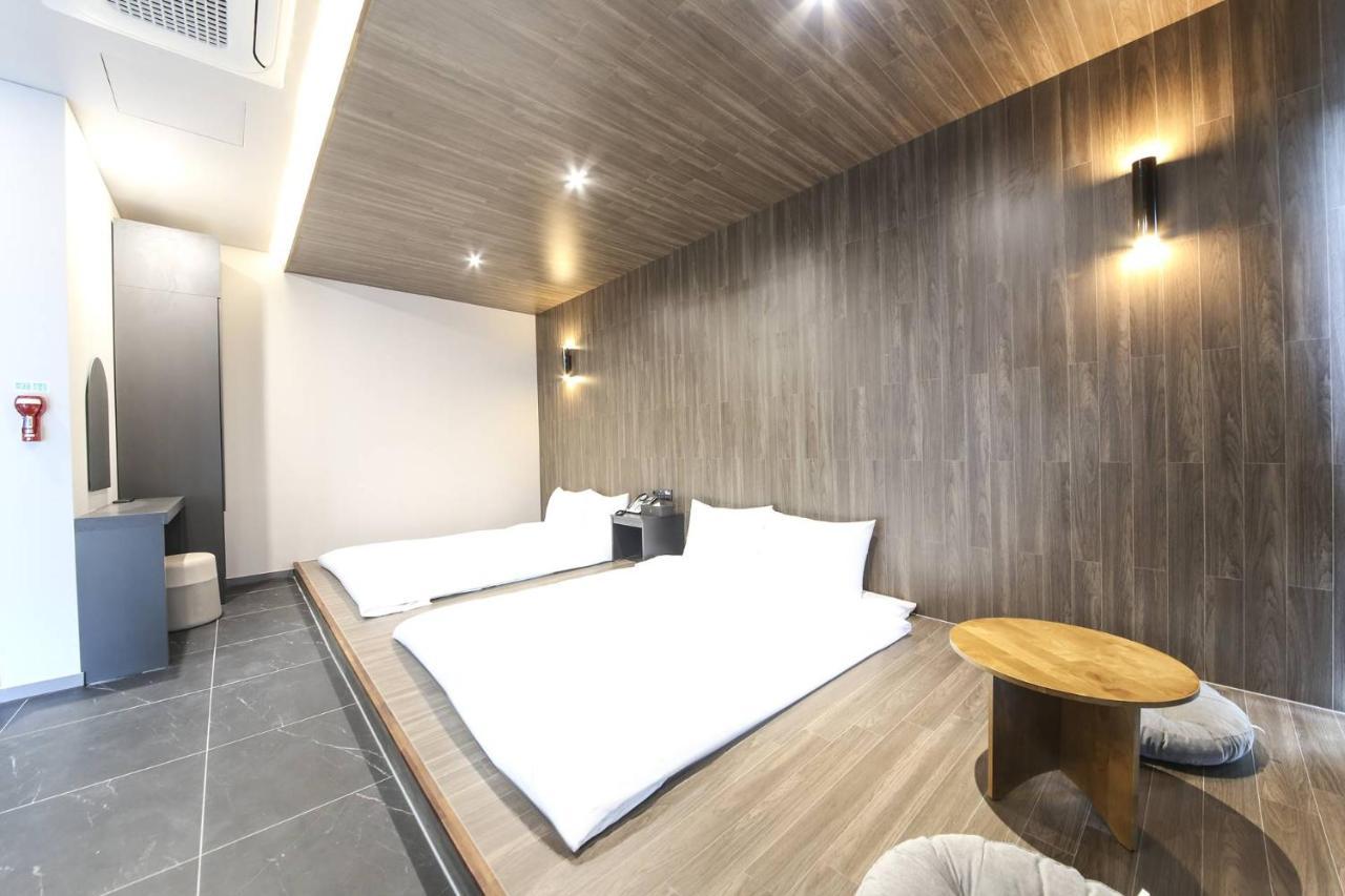 City Hotel The Busan Metro Bagian luar foto