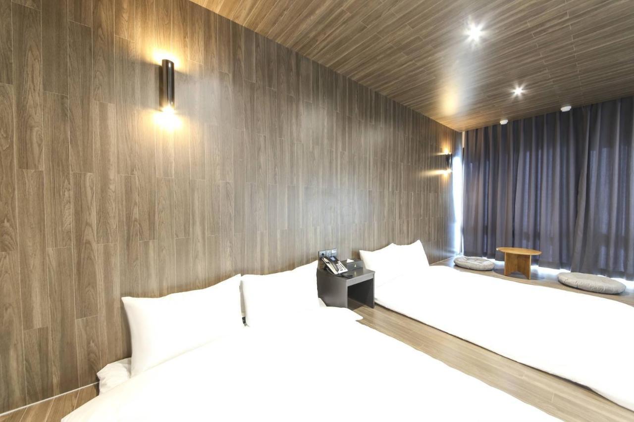 City Hotel The Busan Metro Bagian luar foto