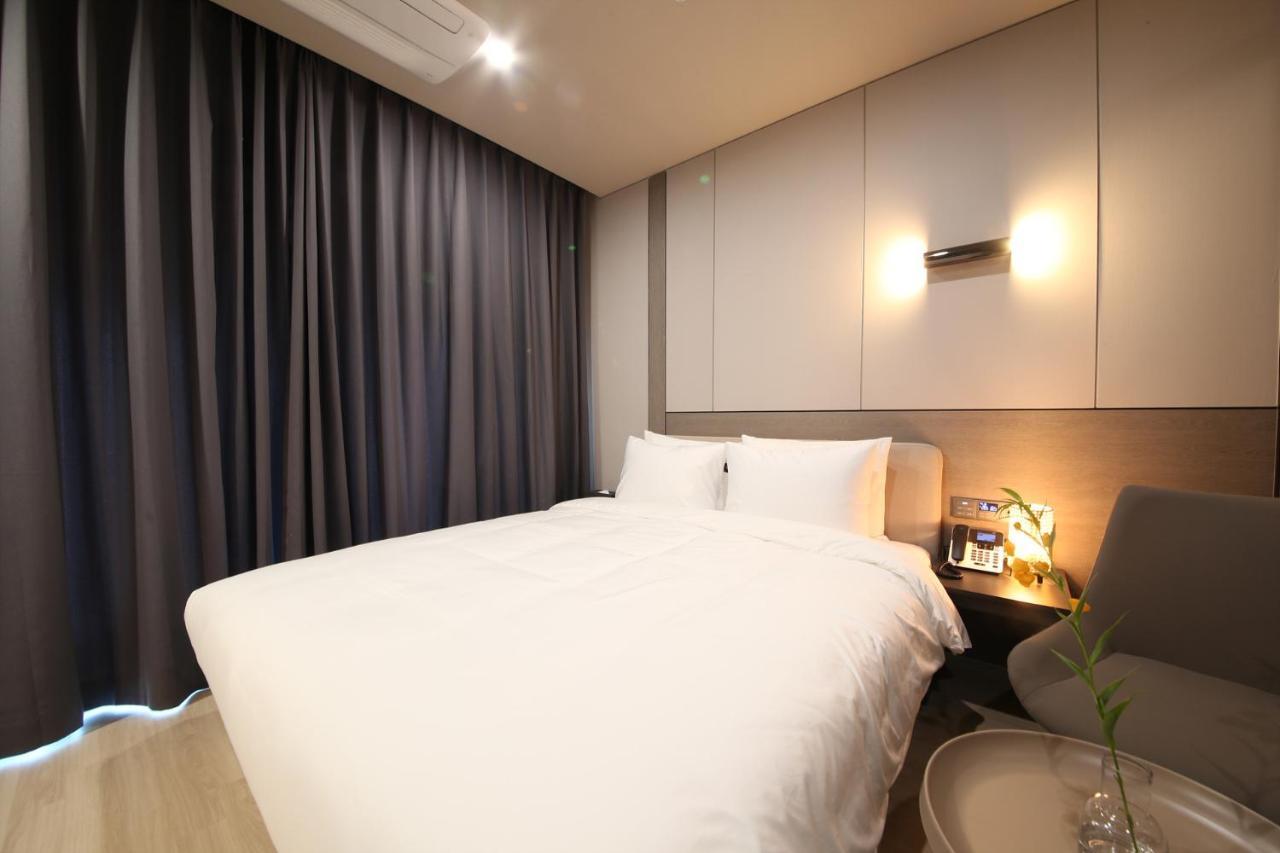 City Hotel The Busan Metro Bagian luar foto