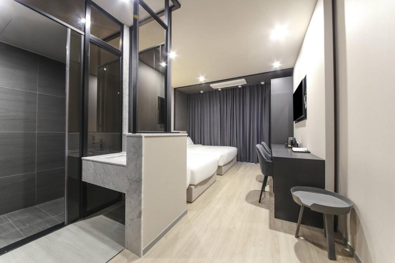 City Hotel The Busan Metro Bagian luar foto