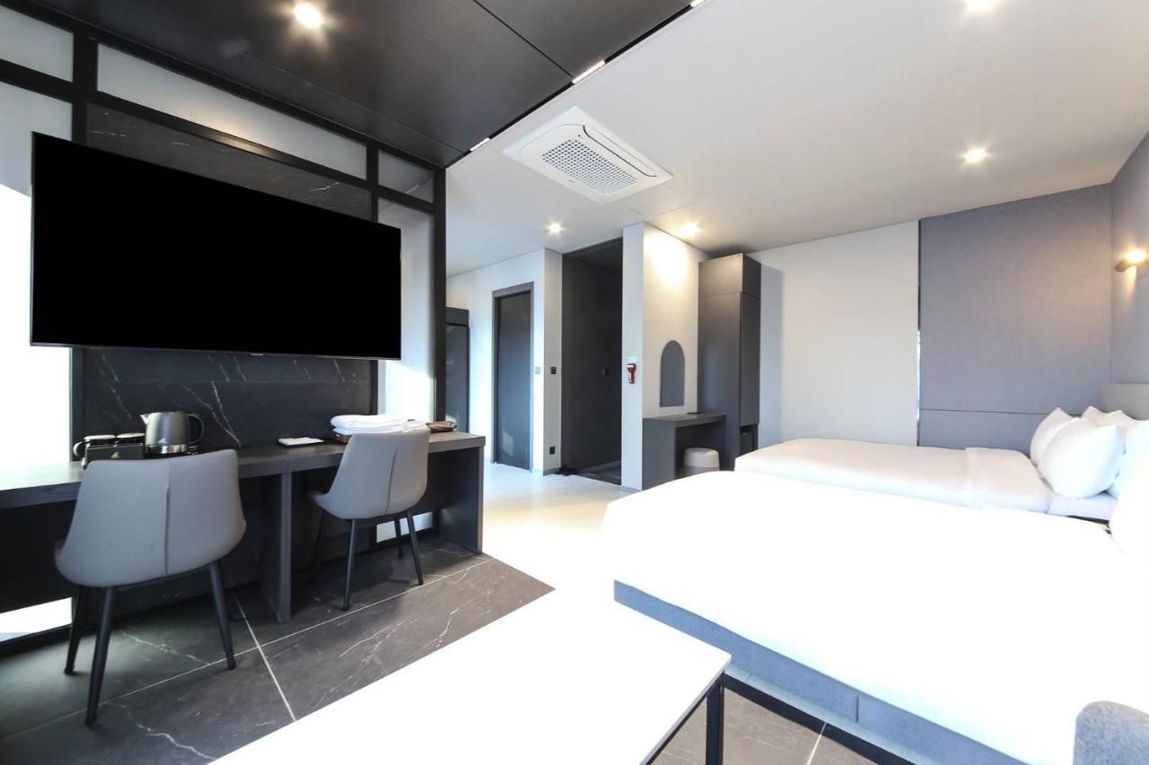 City Hotel The Busan Metro Bagian luar foto