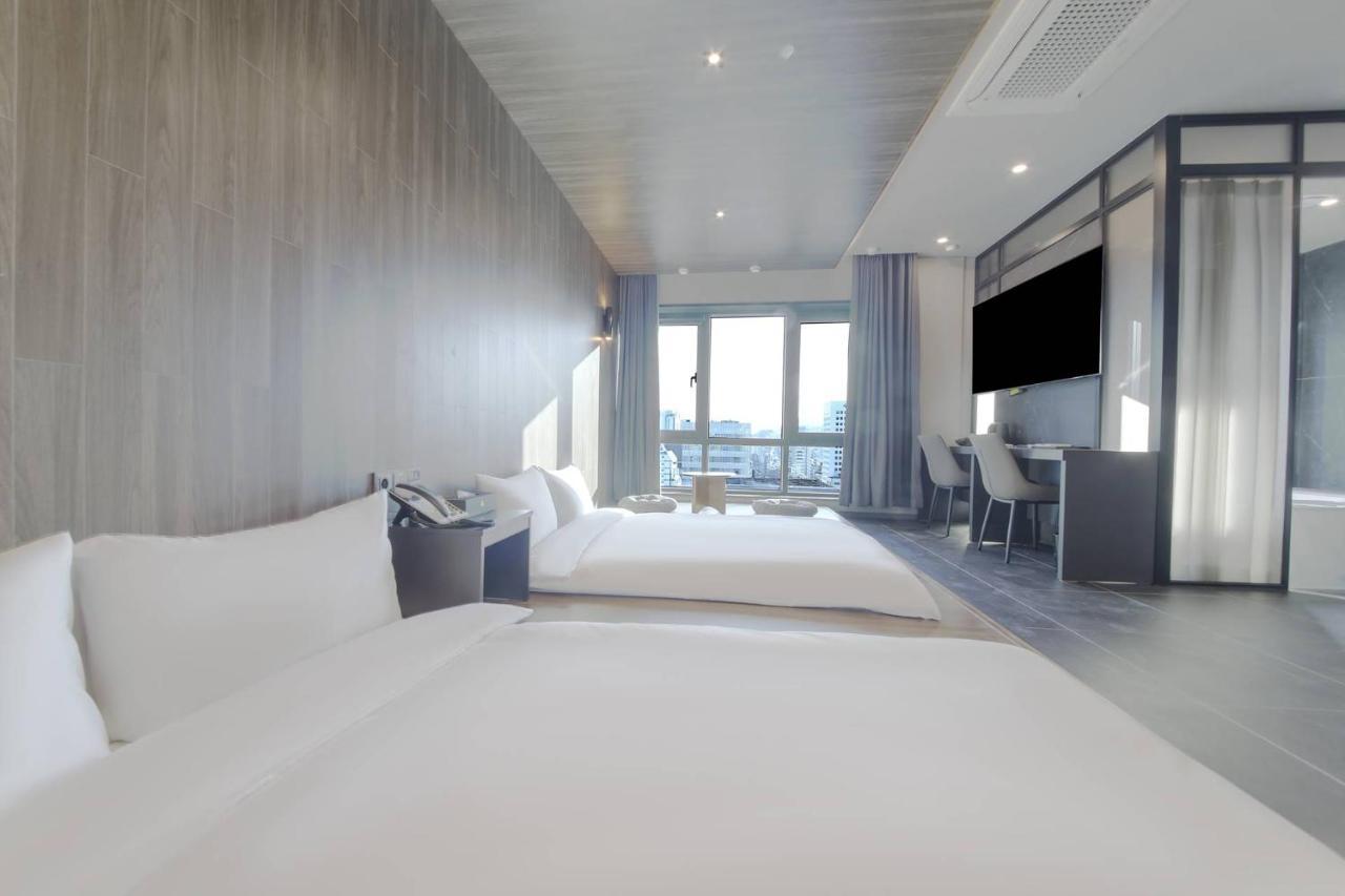City Hotel The Busan Metro Bagian luar foto