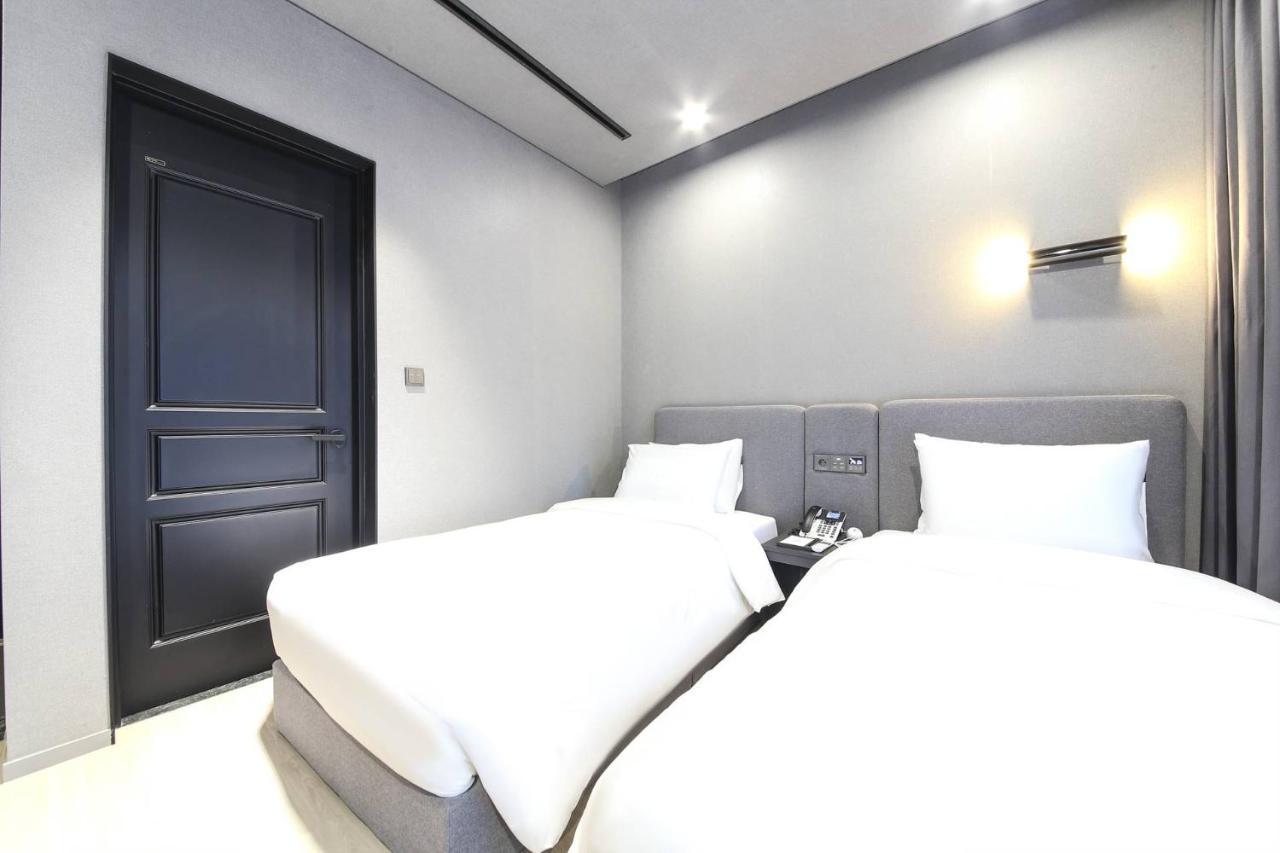 City Hotel The Busan Metro Bagian luar foto