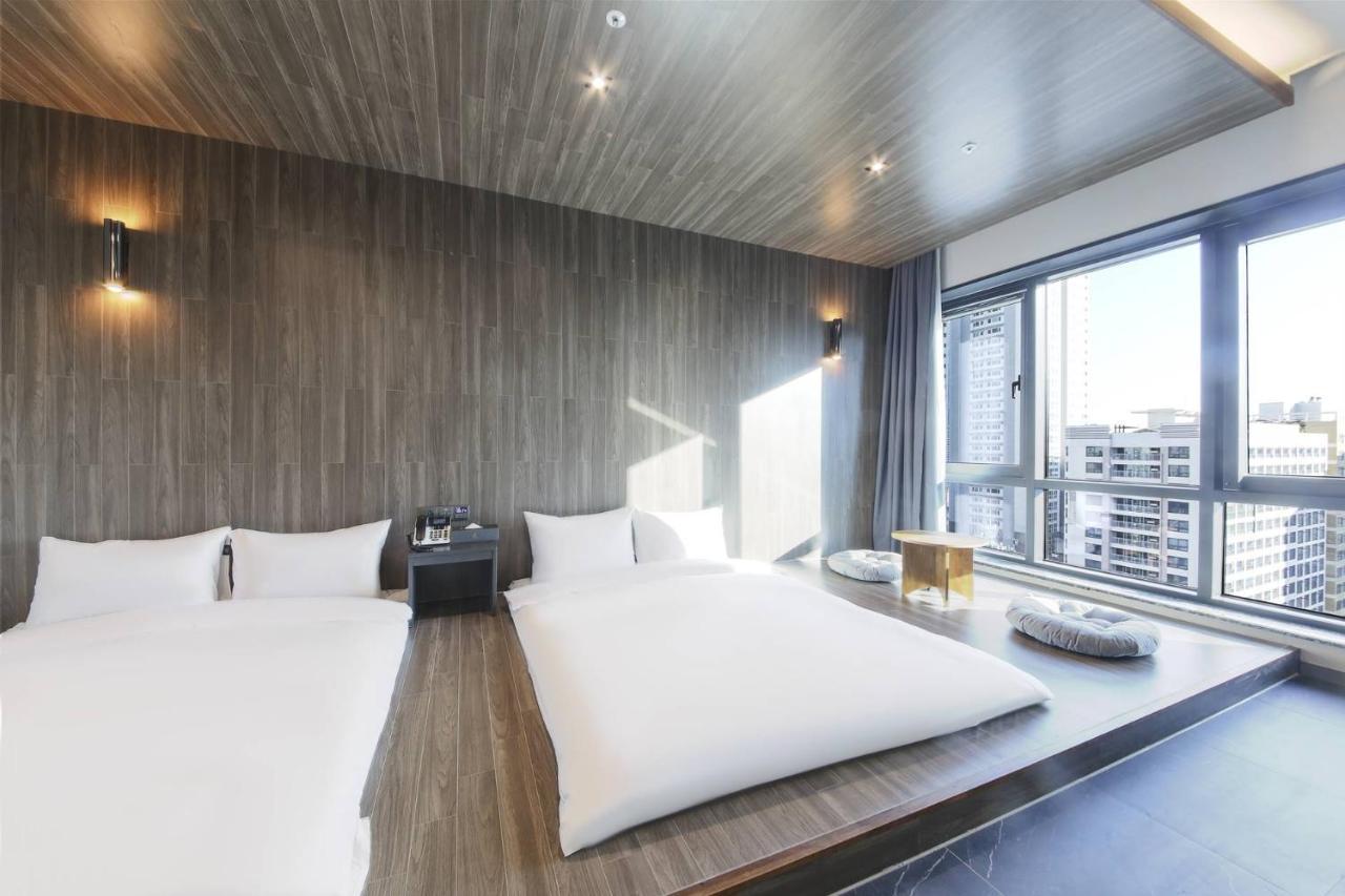 City Hotel The Busan Metro Bagian luar foto