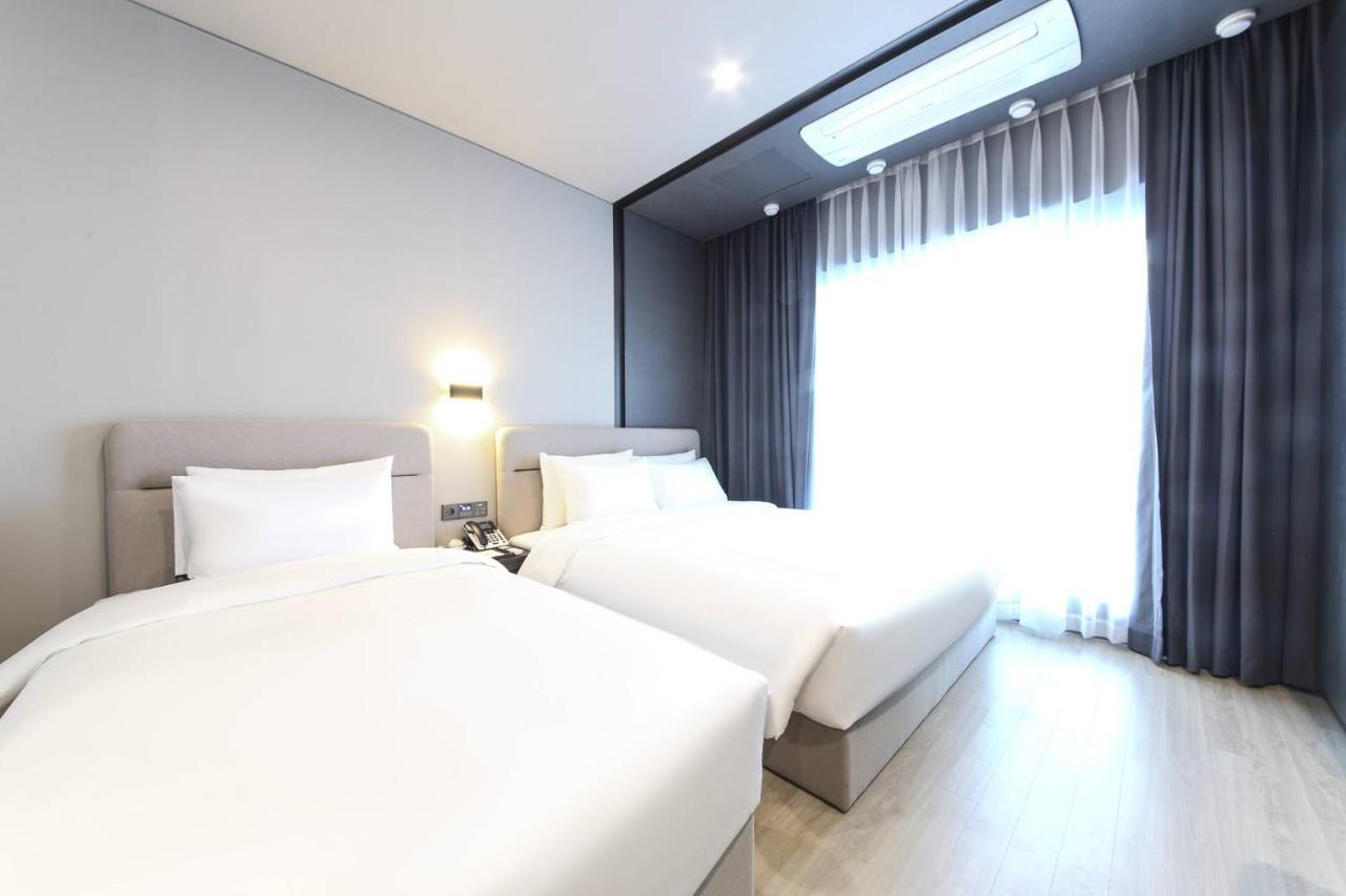 City Hotel The Busan Metro Bagian luar foto
