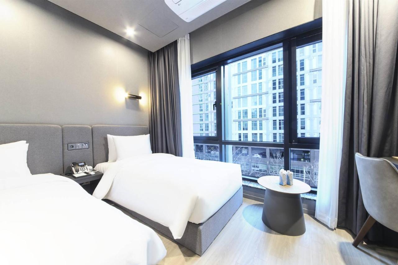 City Hotel The Busan Metro Bagian luar foto