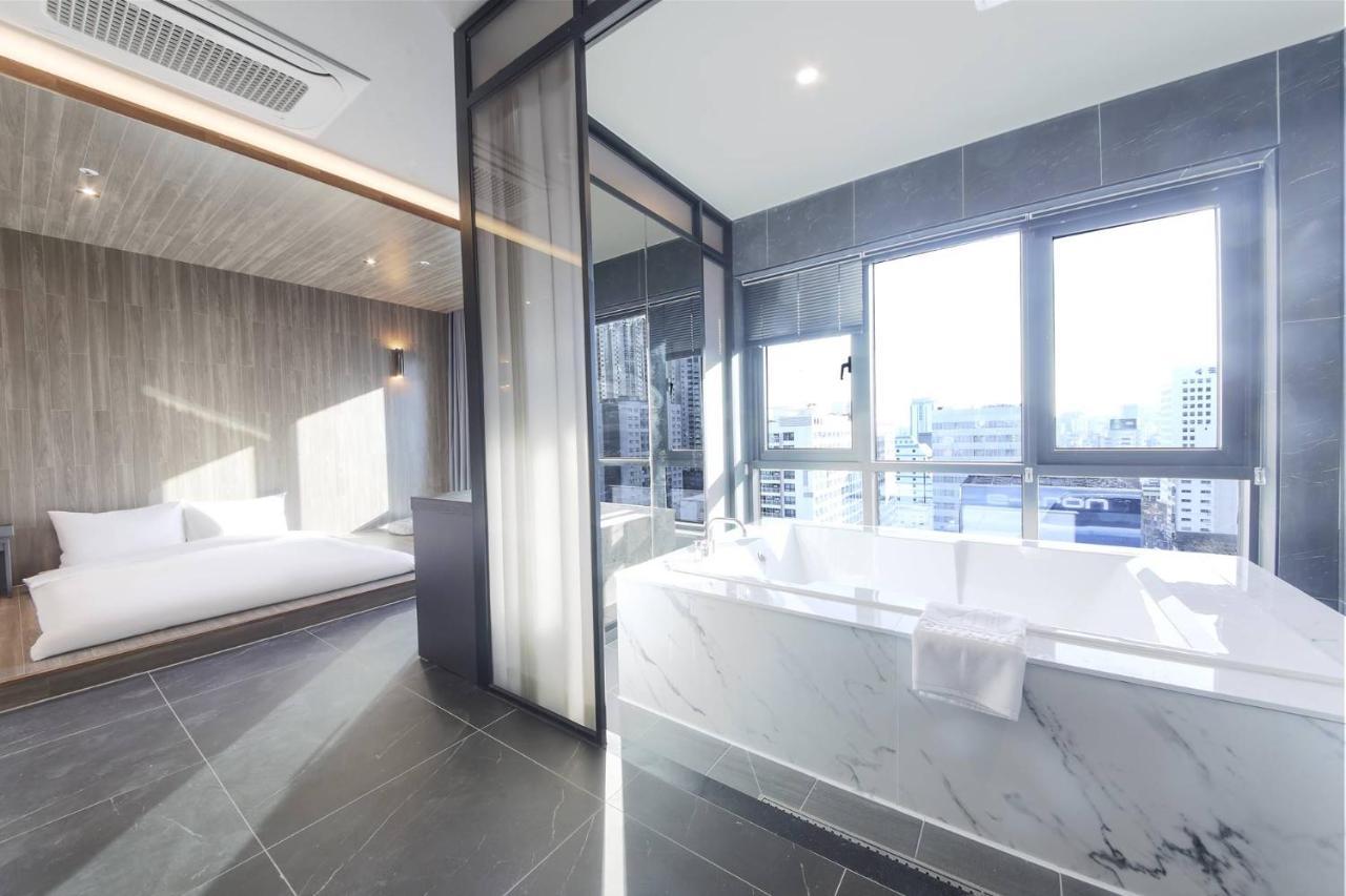 City Hotel The Busan Metro Bagian luar foto